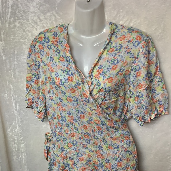 Old Navy Floral Wrap Blouse - Picture 2 of 9